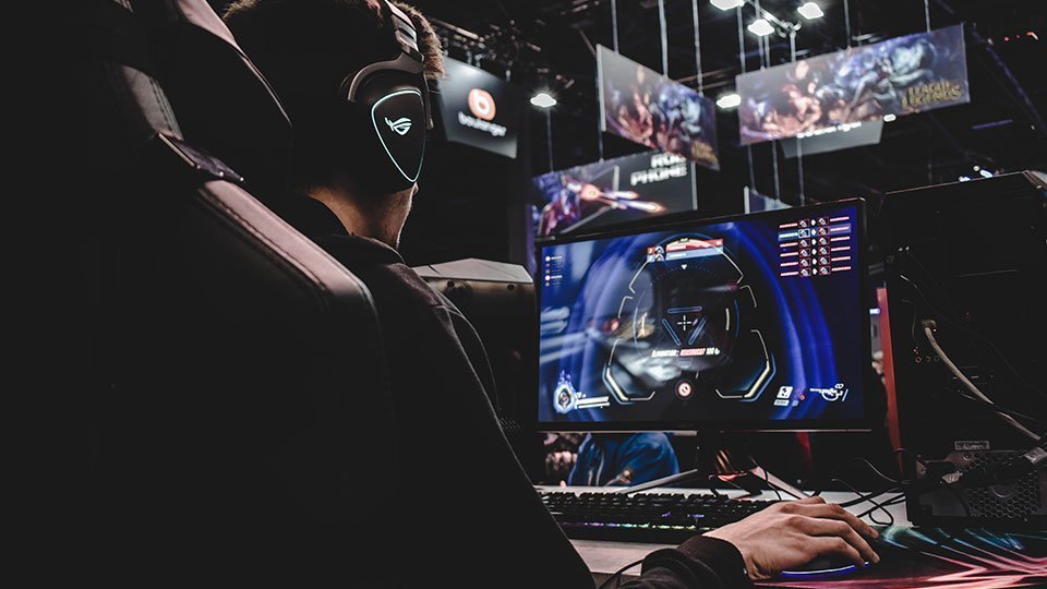60Hz vs 144Hz Gaming Monitor Comparison